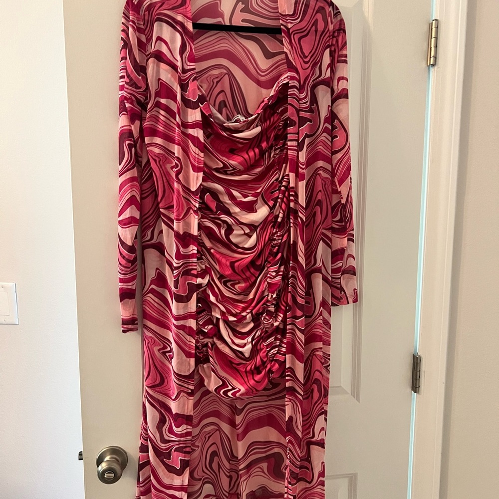 Almost Famous Pink Swirl Long Sleeve Ruched Dress
